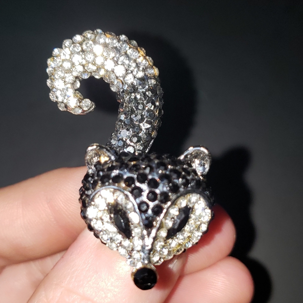 Skunk ring